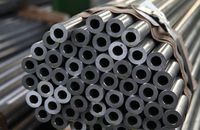 Zabalené oceľové rúry pripravené na export